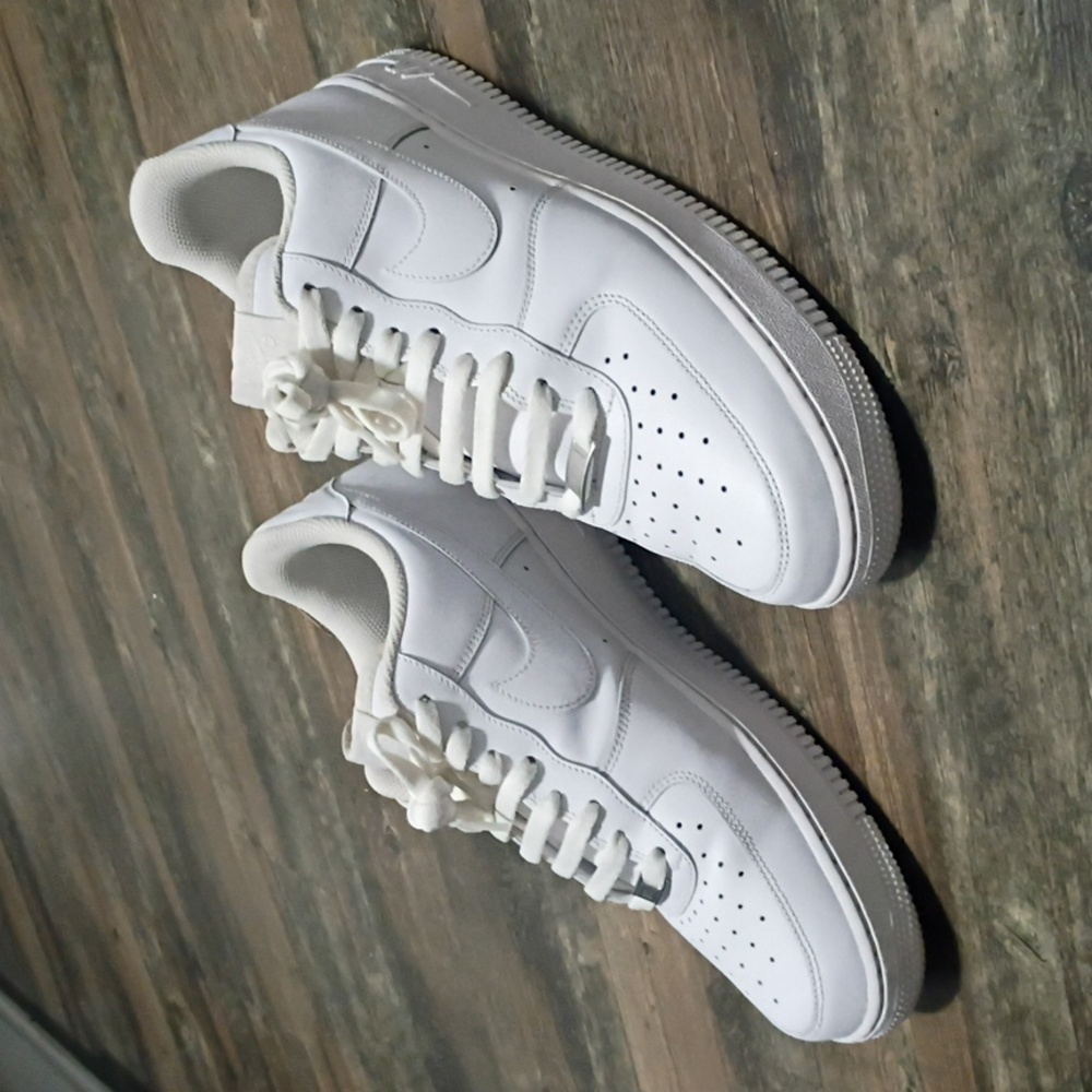 Nike Men's White Classic Sneakers
